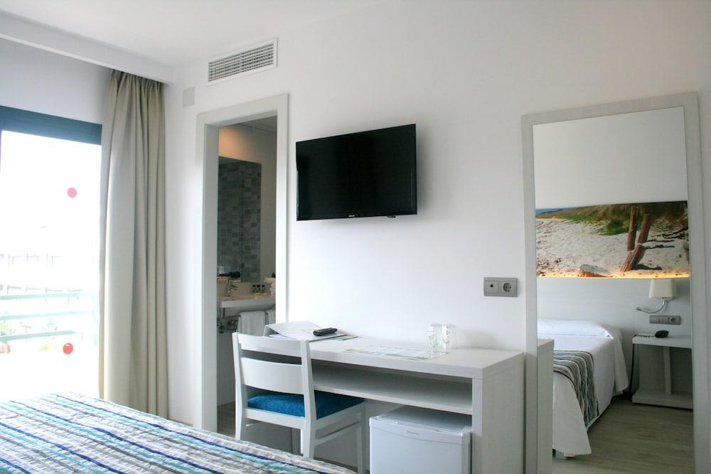 Hostal Rosales Es Pujols Ngoại thất bức ảnh