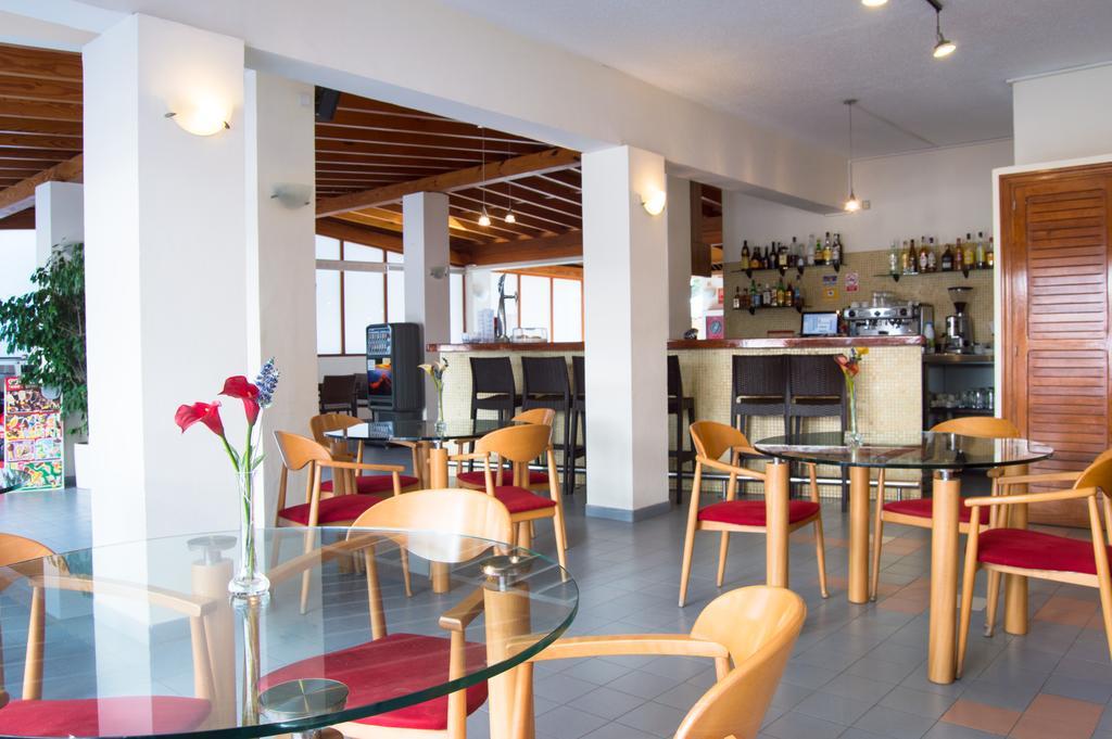Hostal Rosales Es Pujols Ngoại thất bức ảnh