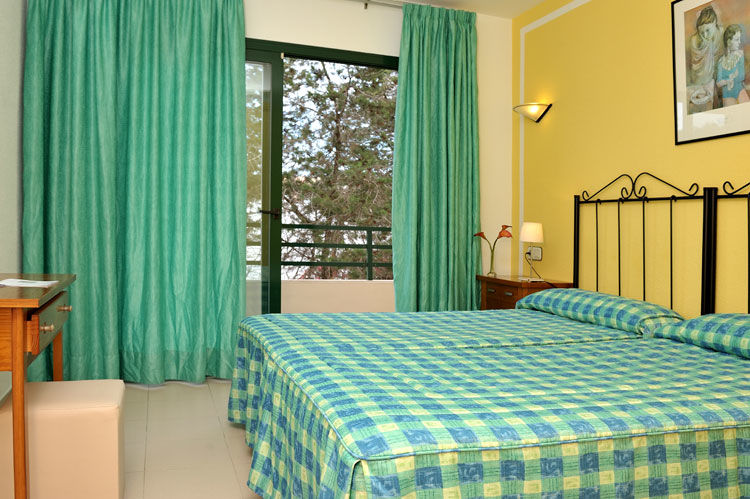 Hostal Rosales Es Pujols Ngoại thất bức ảnh