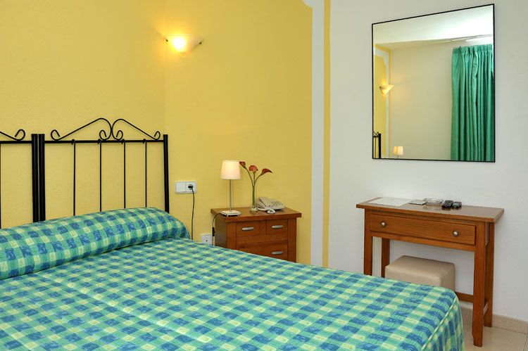 Hostal Rosales Es Pujols Ngoại thất bức ảnh