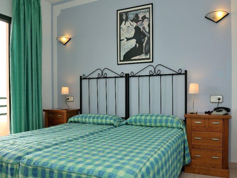 Hostal Rosales Es Pujols Ngoại thất bức ảnh