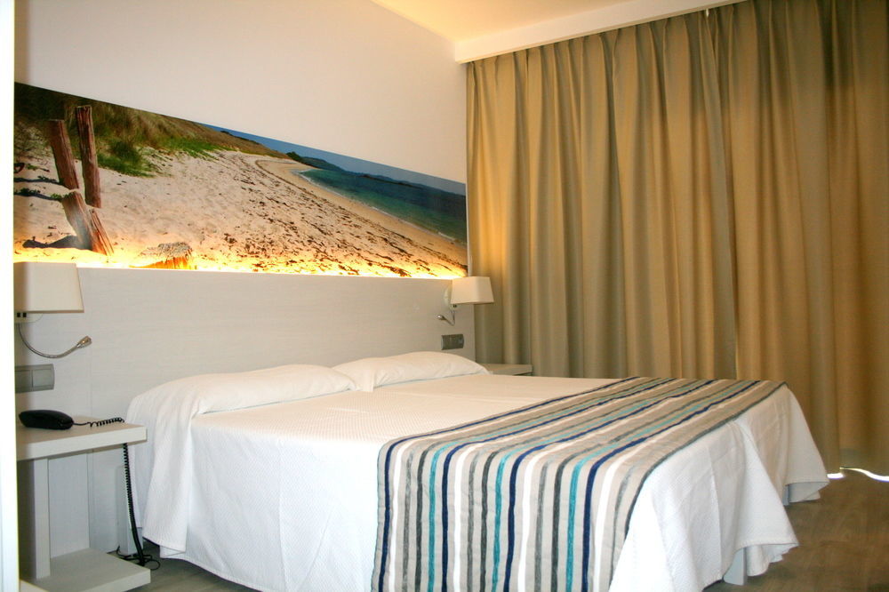 Hostal Rosales Es Pujols Ngoại thất bức ảnh