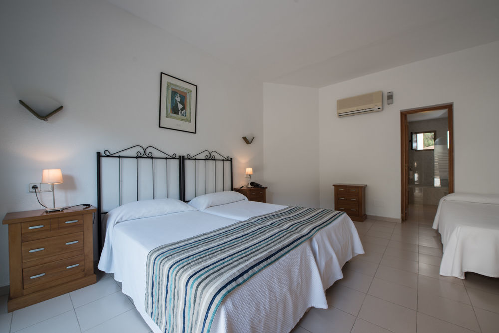 Hostal Rosales Es Pujols Ngoại thất bức ảnh