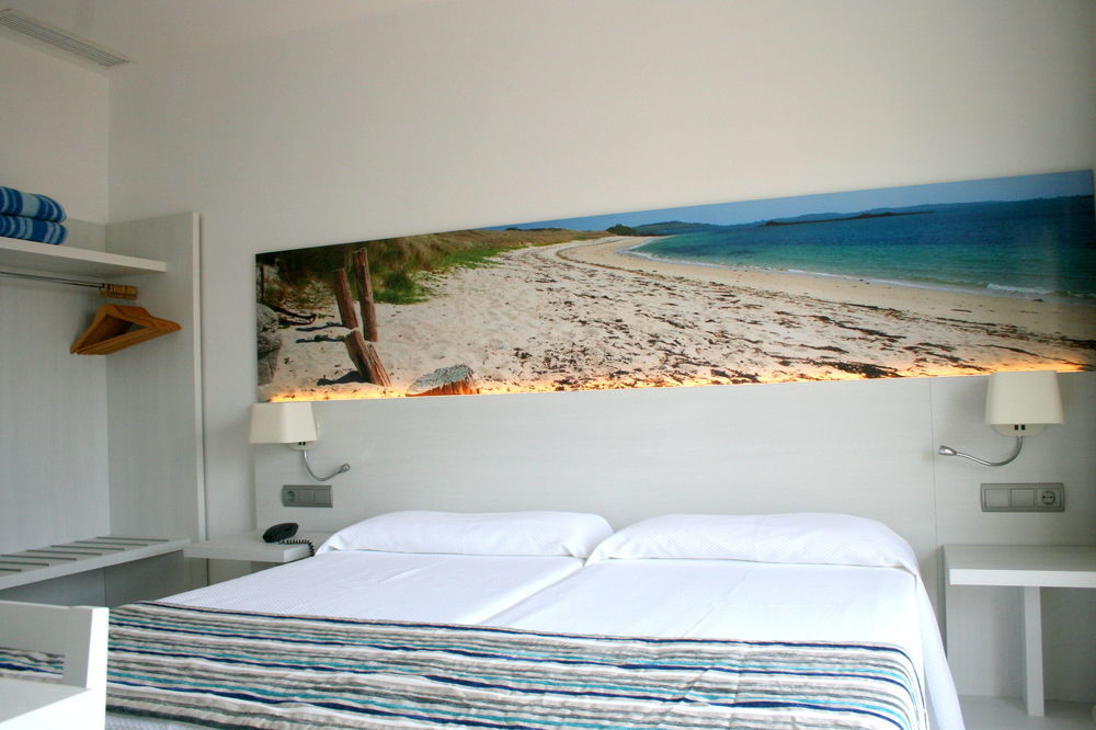 Hostal Rosales Es Pujols Ngoại thất bức ảnh