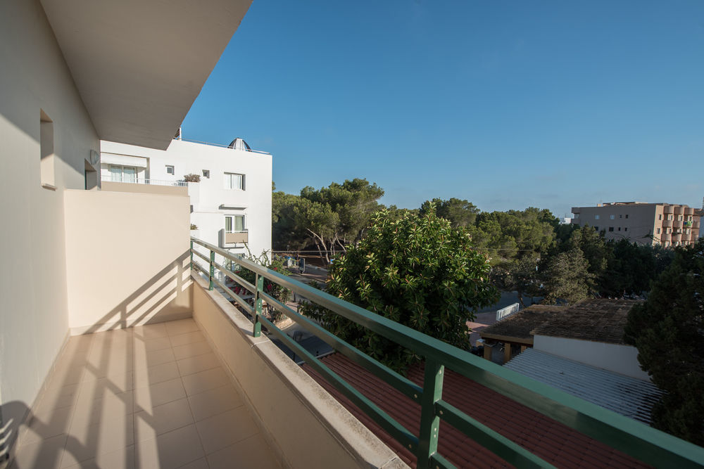 Hostal Rosales Es Pujols Ngoại thất bức ảnh