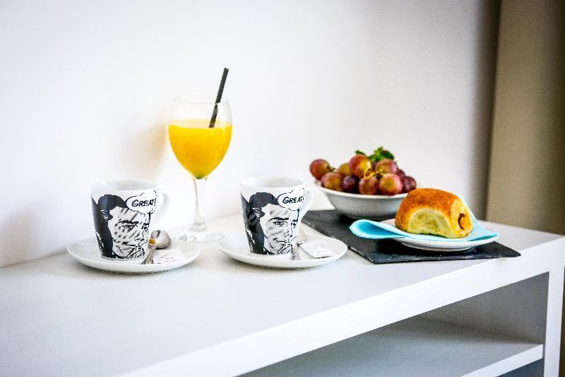 Hostal Rosales Es Pujols Ngoại thất bức ảnh